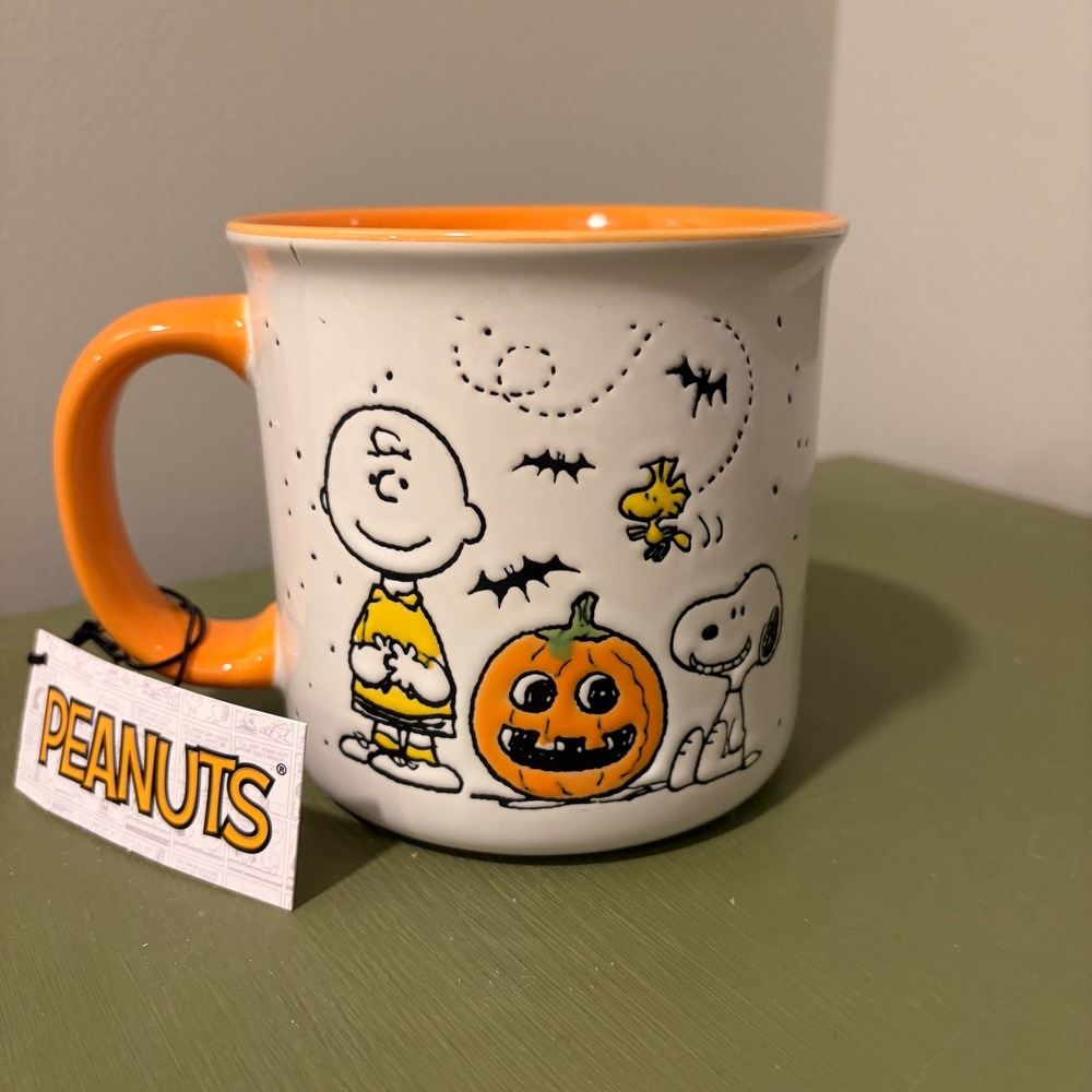 Peanuts Charlie Brown Snoopy Halloween Stoneware Camper Mug 21oz Orange White
